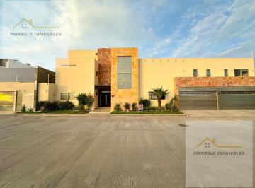 Casa · 758m² · 6 Recámaras · 6 Estacionamientos · Casa en Lomas del Sol