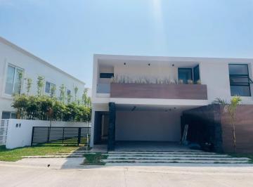 Casa · 292m² · 3 Recámaras · 2 Estacionamientos · Casa en Alvarado
