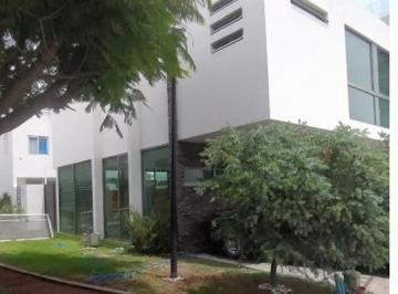 Casa en condominio de 3 habitaciones, Zapopan · Hermosa Residencia en Fraccionamiento Puerta de Asis