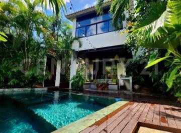 Casa · 213m² · 2 Recámaras · 2 Estacionamientos · Casa en Venta, Supermanzana 44, Cancún