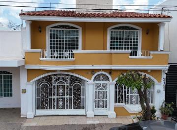 Casa de 5 habitaciones, Culiacán · Casa en Venta a 2 Min. de Plaza Sendero