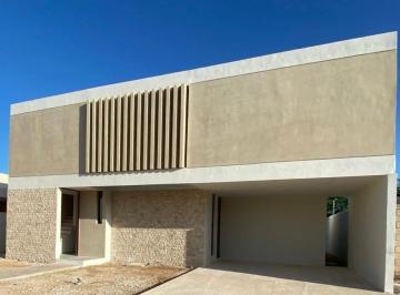 Casa de 4 habitaciones, Mérida · Casa en Venta en Mérida Norte, Tamanche | Privada con Alberca y Seguridad
