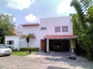 Casa · 430m² · 4 Recámaras · 4 Estacionamientos · Casa en Fraccionamiento en Sumiya Jiutepec - Maz - 2105 - Fr