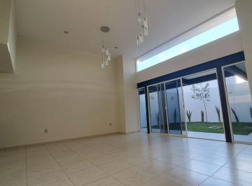 Casa · 380m² · 3 Recámaras · 3 Estacionamientos · Casa de Una Planta en La Campiña del Bosque