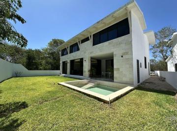 Casa de 4 habitaciones, Mérida · Casa en Venta en El Country Club