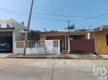 Casa · 238m² · 3 Recámaras · 2 Estacionamientos · Casa en Venta en Alvarado Veracruz