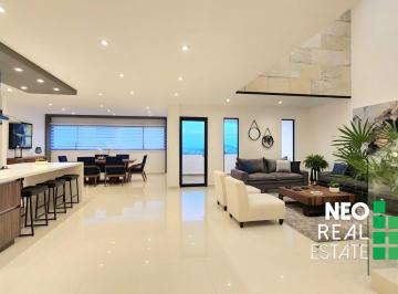 Casa de 5 habitaciones, Querétaro · Doble Altura, Sotano, y Roof Garden en Lomas de Juriquilla