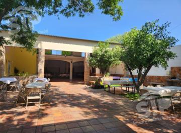 Casa · 473m² · 2 Recámaras · 2 Estacionamientos · Vendo Casa Al Sur de Saltillo