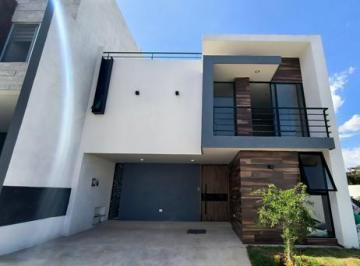 Casa en condominio · 243m² · 5 Recámaras · 2 Estacionamientos · Venta de Casa Nueva en Puebla, P. Q. Roo Lomas de Angelopolis 3