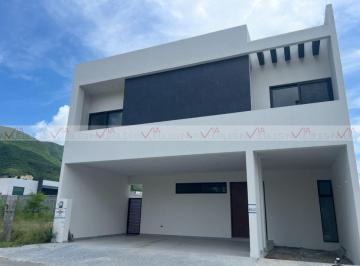 Casa · 402m² · 4 Recámaras · 2 Estacionamientos · Casa en Venta en Monterrey