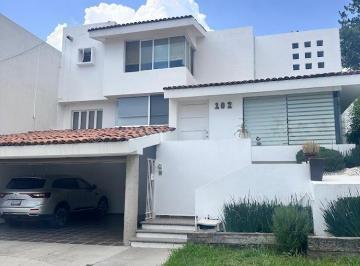 Casa de 3 habitaciones, León · Venta de Casa en Gran Jardin Zona Norte a un Lado de Area Verde