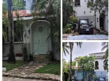 Casa · 540m² · 3 Recámaras · 2 Estacionamientos · Casa en Venta en Playacr Fase 1