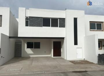 Casa · 199m² · 4 Recámaras · 2 Estacionamientos · Casa en Venta en Fracc. Las Calzadas Durango