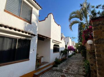 Casa · 173m² · 3 Recámaras · 2 Estacionamientos · Casa en Venta en Condominio en Cuernavaca