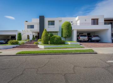 Casa · 631m² · 4 Recámaras · 3 Estacionamientos · Casa en Venta en Colonia Pitic de Hermosillo, Sonora