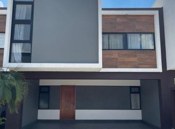 Casa · 175m² · 3 Recámaras · 2 Estacionamientos · Casa en Venta Fraccionamiento Real de Palmas