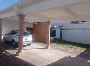 Casa · 179m² · 2 Recámaras · 3 Estacionamientos · Casa de un Piso - (4)
