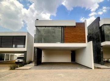 Casa · 366m² · 3 Recámaras · 3 Estacionamientos · Casa en Venta en Metepec, Estado de México.