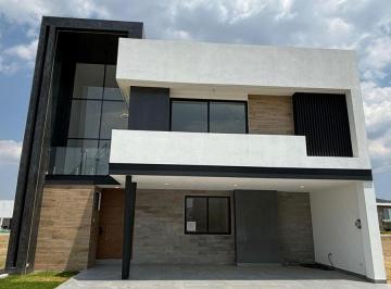 Casa · 342m² · 4 Recámaras · 2 Estacionamientos · "¡Haz Realidad Tus Sueños! Casa en Venta con Gran Plusvalía Lomas Angelopolis