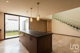 Casa · 240m² · 3 Recámaras · 2 Estacionamientos · Casa en Venta en Fraccionamiento San Angel V San Luis Potosí