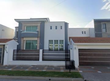 Casa · 630m² · 4 Recámaras · 4 Estacionamientos · Casa en Venta en Montebello Br1