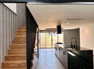 Casa · 308m² · 3 Recámaras · 2 Estacionamientos · Casa en Venta con Paneles Solares en Bosque Real Chihuahua