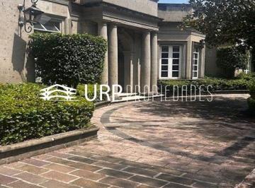 Casa de 3 habitaciones, Miguel Hidalgo · Majestuosa Casa en Venta en Real de Las Lomas