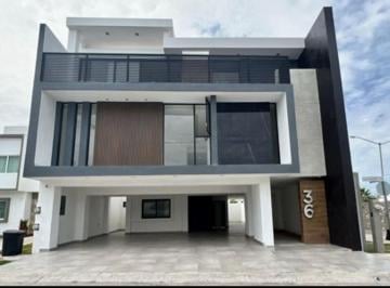 Casa · 356m² · 3 Recámaras · 3 Estacionamientos · Casa en Venta en Benevento Residencial Br1