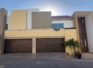 Casa · 616m² · 5 Recámaras · 5 Estacionamientos · Casa en Venta en Interlomas Residencial Br1