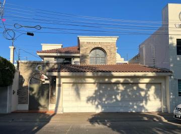 Casa · 377m² · 4 Recámaras · 5 Estacionamientos · Casa en Venta en Las Quintas Br1