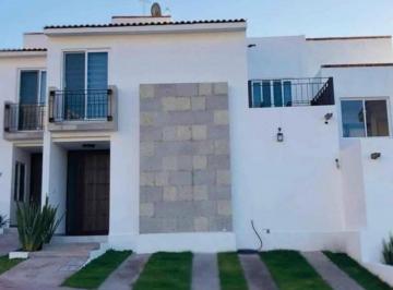 Casa · 142m² · 4 Recámaras · 2 Estacionamientos · Casa - Fraccionamiento Real de Juriquilla