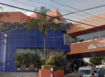 Local comercial · 56m² · 1 Estacionamiento · Local en Renta en Corporativo Arcos Cristal