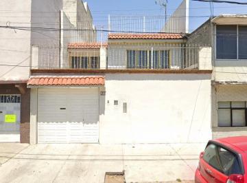 Casa de 3 habitaciones, Venustiano Carranza · Casa en Venta en Venustiano Carranza