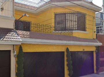 Casa de 4 habitaciones, Venustiano Carranza · Casa en Jardín Balbuena en Remate Bancario Cerca de Deportivo Jardin Balbuena