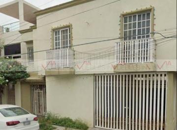Casa · 210m² · 3 Recámaras · 1 Estacionamiento · Casa en Venta en Mitras Norte