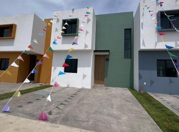 Casa de 3 habitaciones, Villa de Alvarez · Casas en Venta en Linda Vista Frente a Jardín Salida a Comala