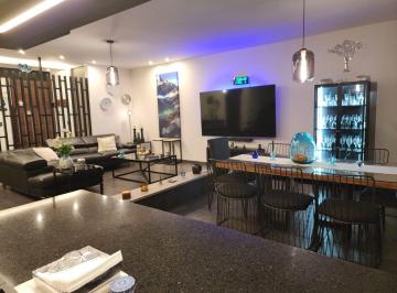 Casa · 300m² · 4 Recámaras · 2 Estacionamientos · Bienvenido a Tu Nuevo Hogar