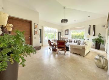 Casa de 4 habitaciones, Tlajomulco de Zúñiga · Hermosa Casa en Club de Golf Santa Anita