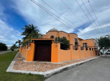 Casa · 1100m² · 1 Recámara · 5 Estacionamientos · Casa en Venta de 12 Recámaras a Una Cuadra del Malecón de Cozumel - (4)