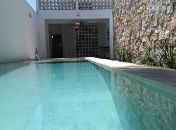 Casa · 303m² · 4 Recámaras · 1 Estacionamiento · Hermosa Casa Remodelada en Venta Merida, Itzimna (Avc - 2423)