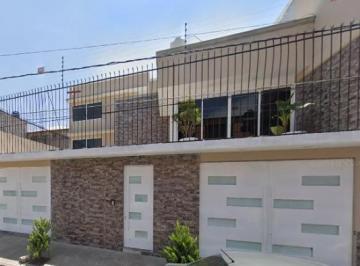 Casa de 5 habitaciones, Nezahualcóyotl · Casa en Nezahualcóyotl en Remate Bancario Cerca de Plaza Jardín