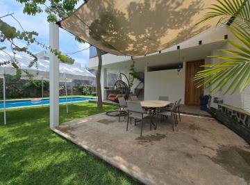 Casa · 828m² · 6 Recámaras · 3 Estacionamientos · Casa - Ampliación Ocotepec