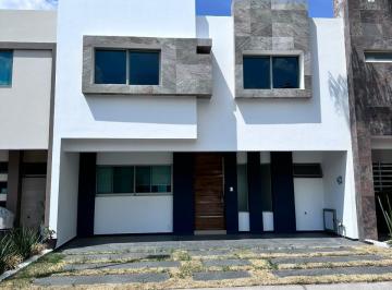 Casa en condominio de 3 habitaciones, Zapopan · Casa en Venta en Coto Residencial Almendros