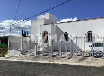 Casa · 272m² · 3 Recámaras · 3 Estacionamientos · En Juriquilla, Venta de Casa en Villas del Meson - (4)