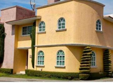 Casa · 373m² · 4 Recámaras · 4 Estacionamientos · Casa en Venta en Metepec