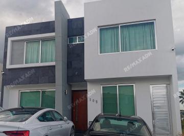 Casa en condominio de 3 habitaciones, Querétaro · Casa Venta Cumbres del Lago Querétaro