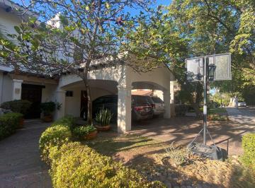 Casa · 428m² · 3 Recámaras · 4 Estacionamientos · Se Vende Casa en Privada La Ventana