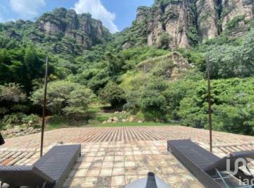 Casa · 234m² · 2 Recámaras · 7 Estacionamientos · Se Vende Hermosa Casa en Amatlan