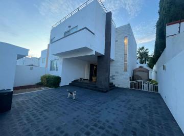 Casa de 4 habitaciones, Querétaro · Casa en Venta en Juriquilla