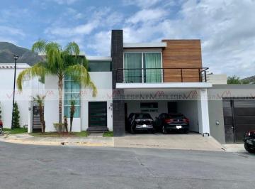 Casa · 415m² · 3 Recámaras · 2 Estacionamientos · Casa en Renta en Antigua Hacienda Santa Anita